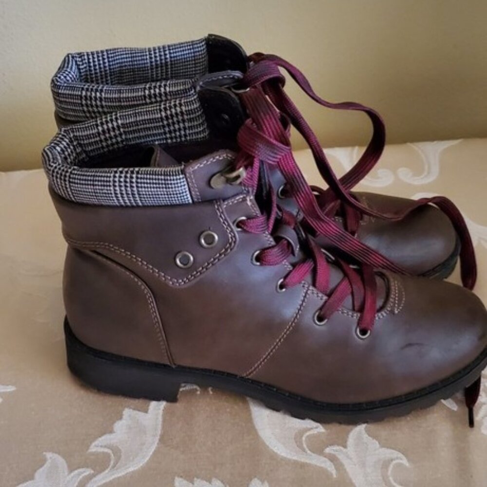Women’s Pop brand Boots Flannel print ankle ring, Brown 10 M.